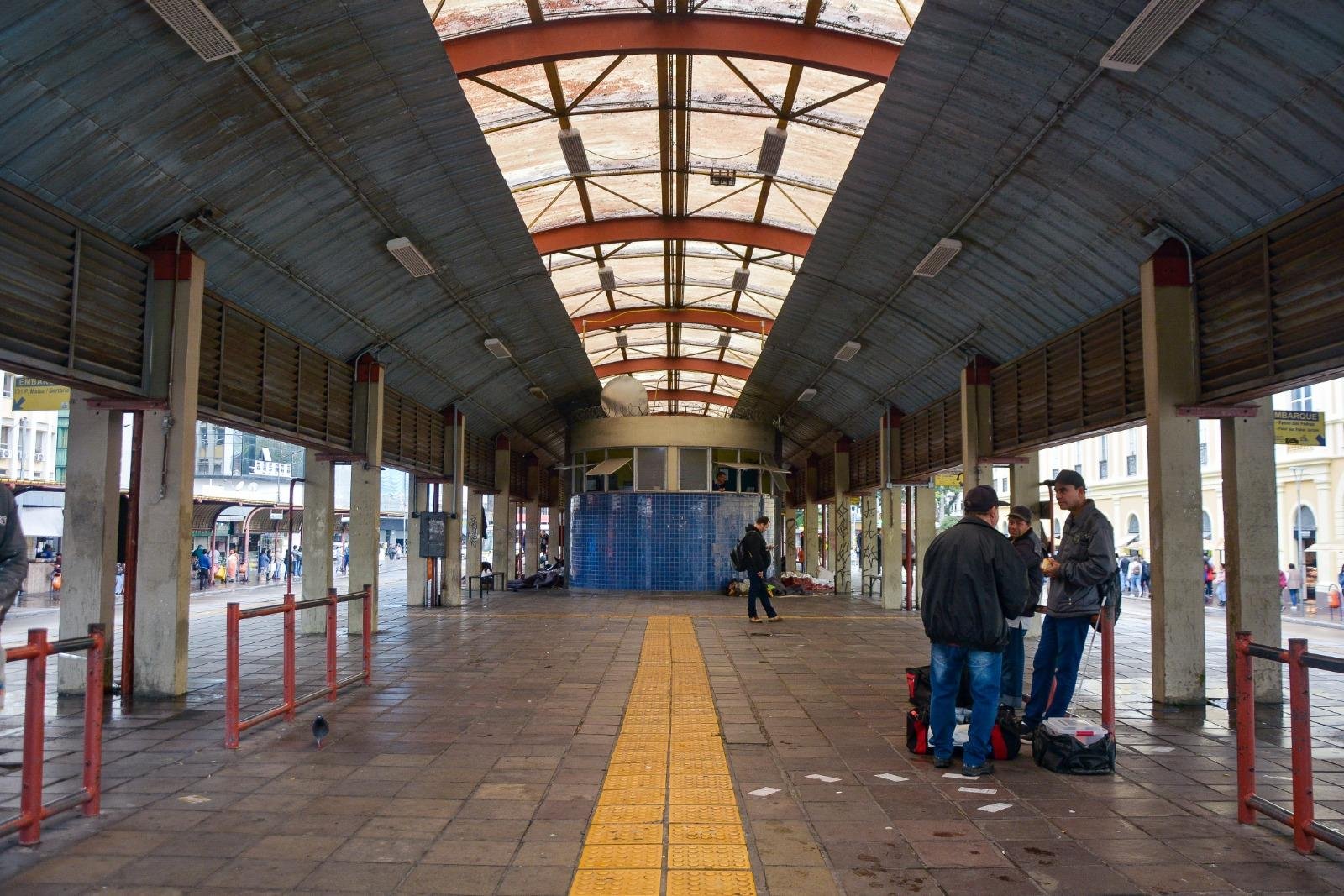 Pelo Terminal Parob&eacute;, passam milhares de pessoas todos os dias
