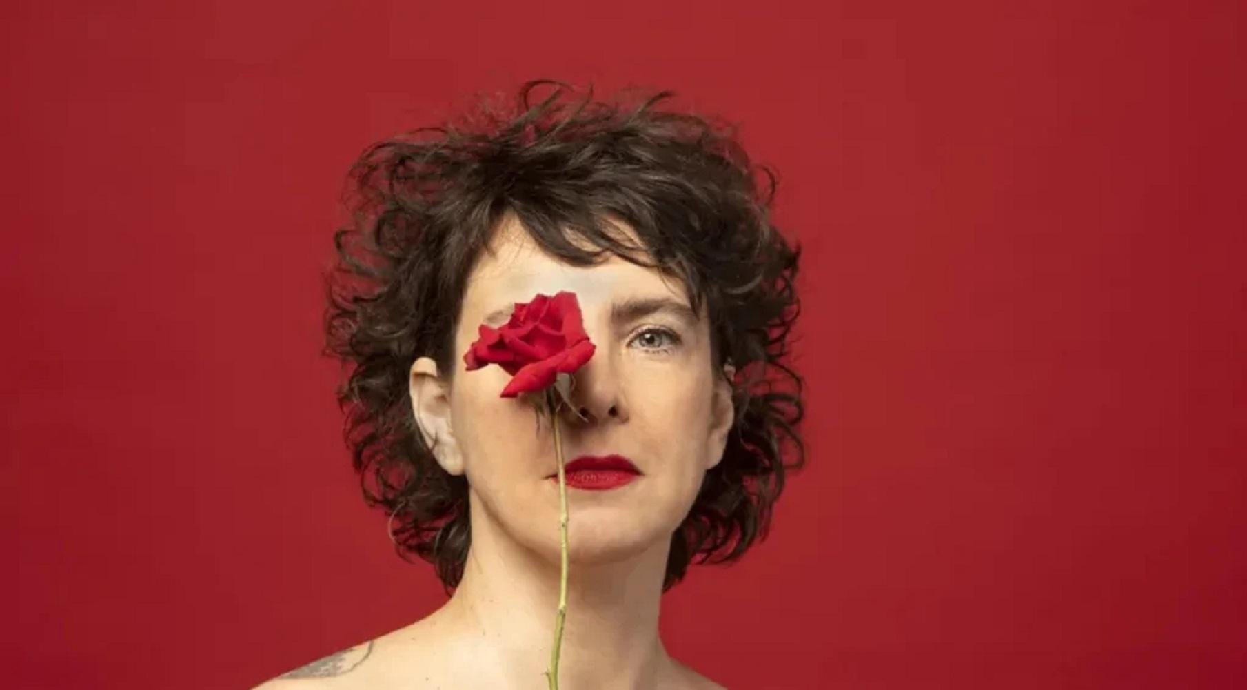 Adriana Calcanhotto: "A Gal era muito ousada e cada vez que ela ousava, o p&uacute;blico se espantava e ela se espantava com o espanto das pessoas"