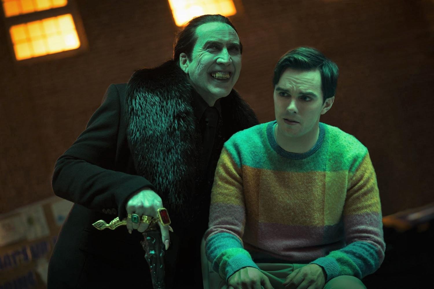 Nicolas Cage e Nicholas Hoult em 'Renfield: Dando o Sangue Pelo Chefe'