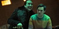 Nicolas Cage e Nicholas Hoult em 'Renfield: Dando o Sangue Pelo Chefe'
