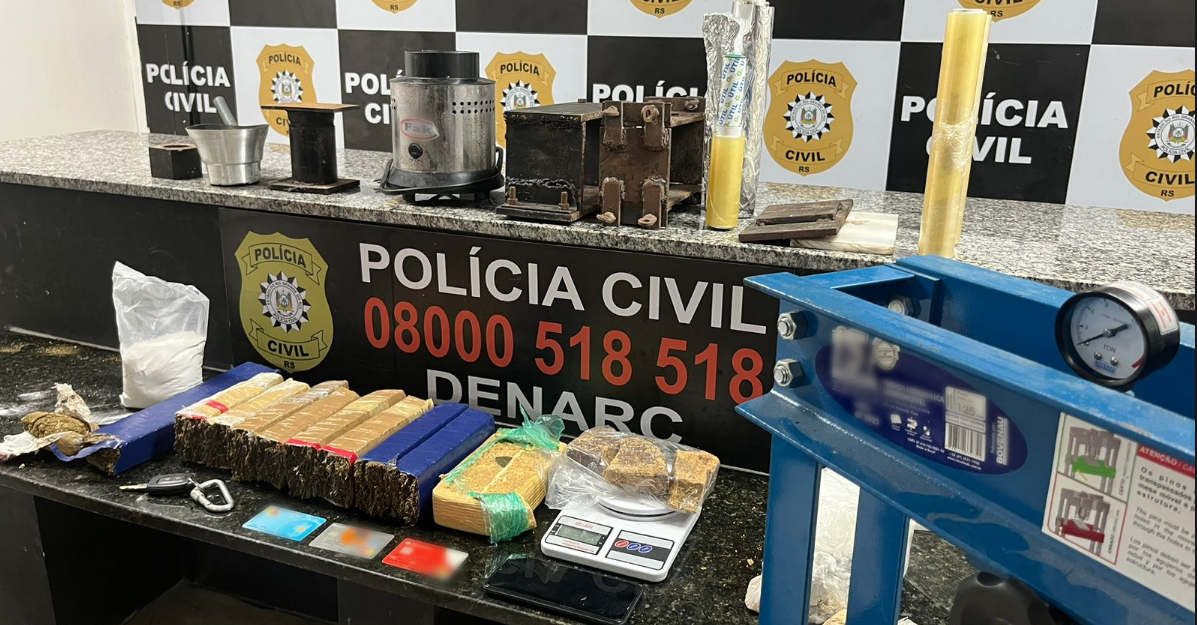 Uma traficante foi presa pelos policiais civis