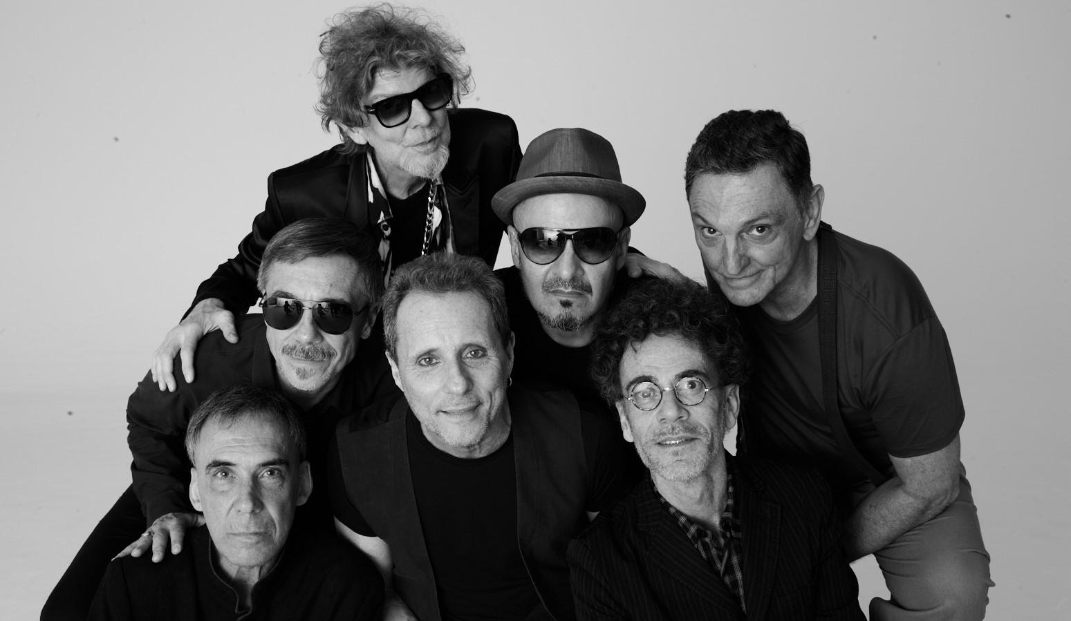 Arnaldo Antunes, Branco Mello, Charles Gavin, Nando Reis, Paulo Miklos, S&eacute;rgio Britto e Tony Bellotto estar&atilde;o juntos na turn&ecirc;