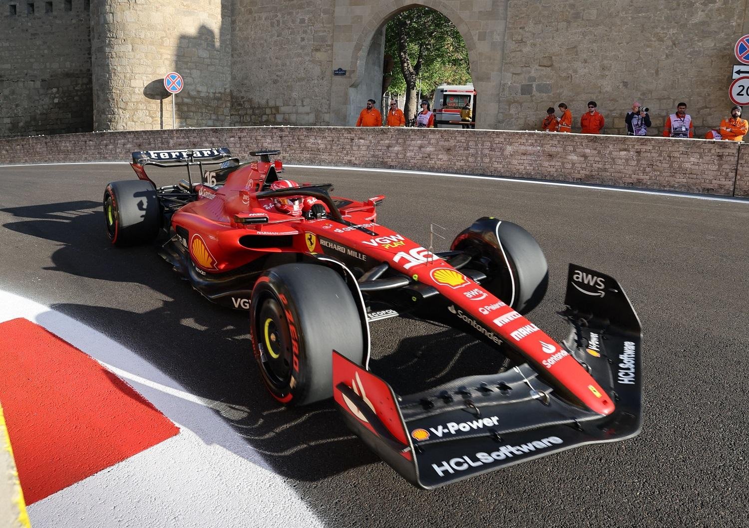 Monegasco fez terceira pole seguida em Baku