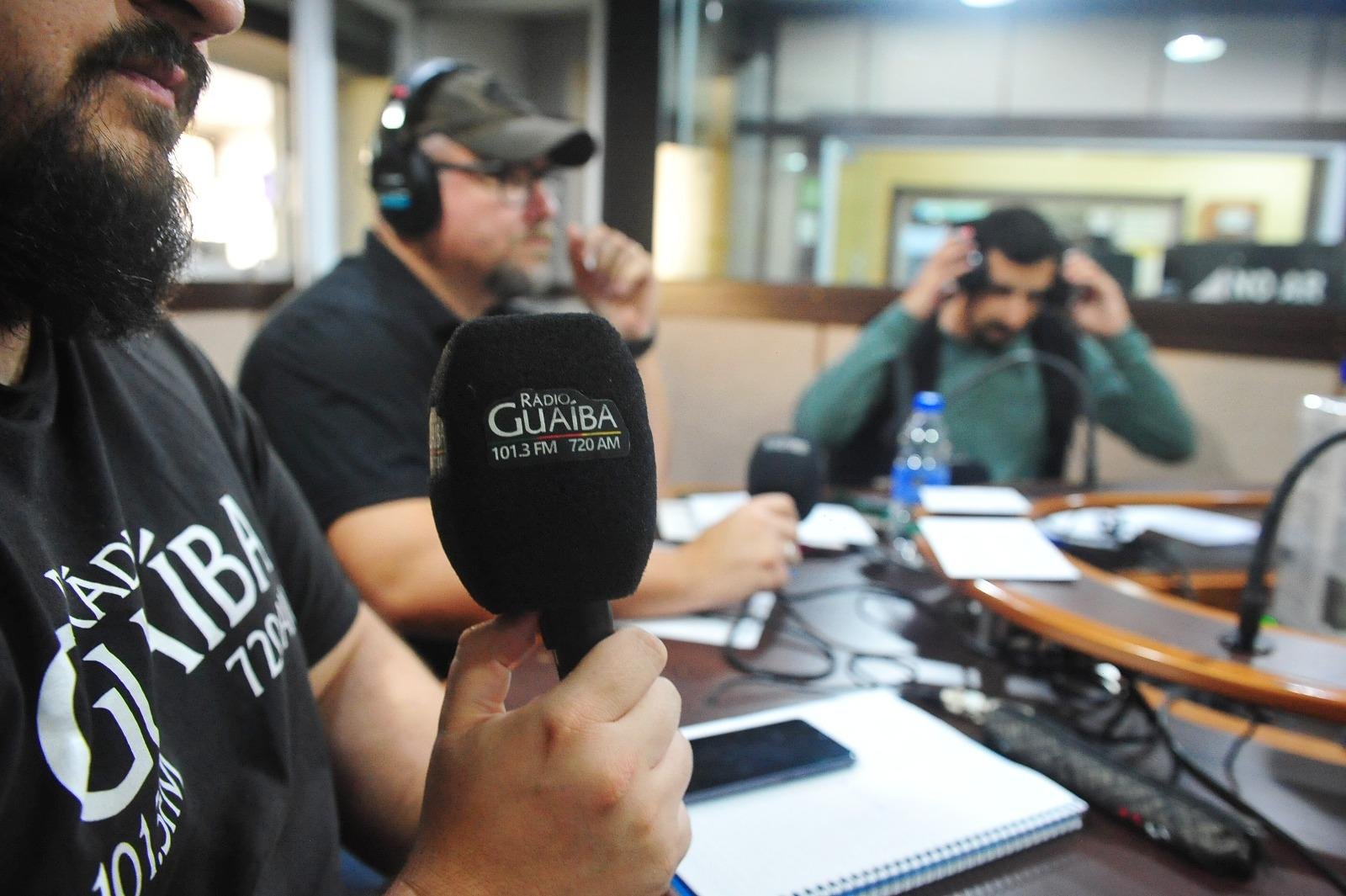 R&aacute;dio Gua&iacute;ba atua em transmiss&otilde;es e coberturas de diferentes setores h&aacute; mais de seis d&eacute;cadas.