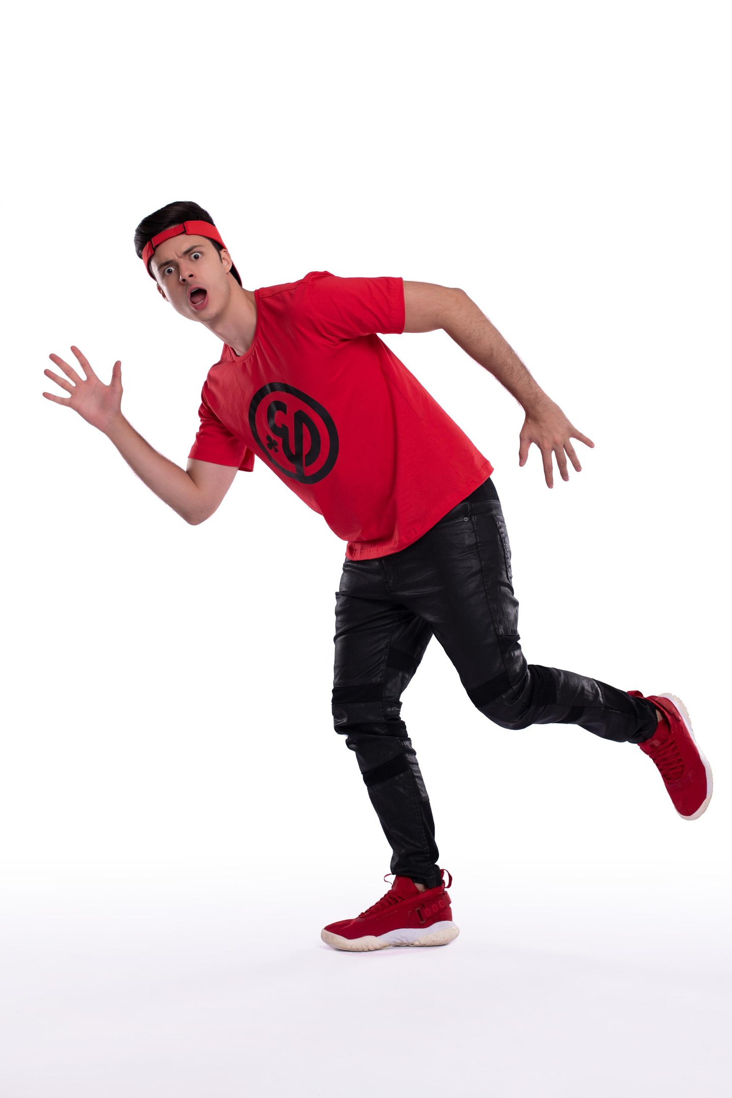 O influencer Enaldinho apresenta o show 'O Mist&eacute;rio do Circo'