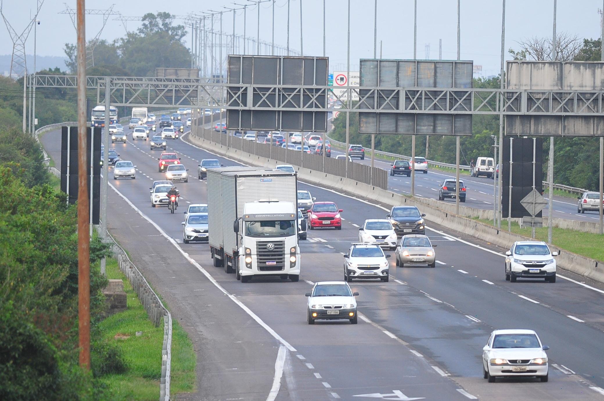 Mais de 700 mil ve&iacute;culos eram esperados nas BRs 101, 386, 448 e Freeway nos quatro dias de opera&ccedil;&atilde;o para o feriado do Dia do Trabalhador.