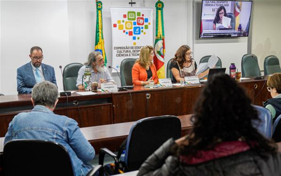 Comiss&atilde;o de Educa&ccedil;&atilde;o da AL tamb&eacute;m aprovou mais quatro requerimentos para pr&oacute;ximas audi&ecirc;ncias
