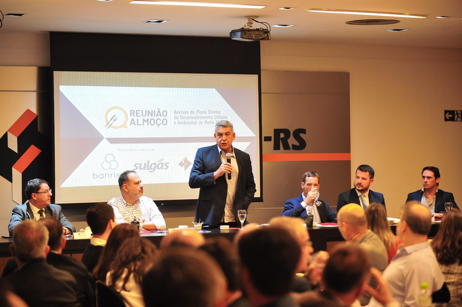 Segundo Melo, pelo menos 80 mil pessoas residem em &aacute;reas de riscos na Capital