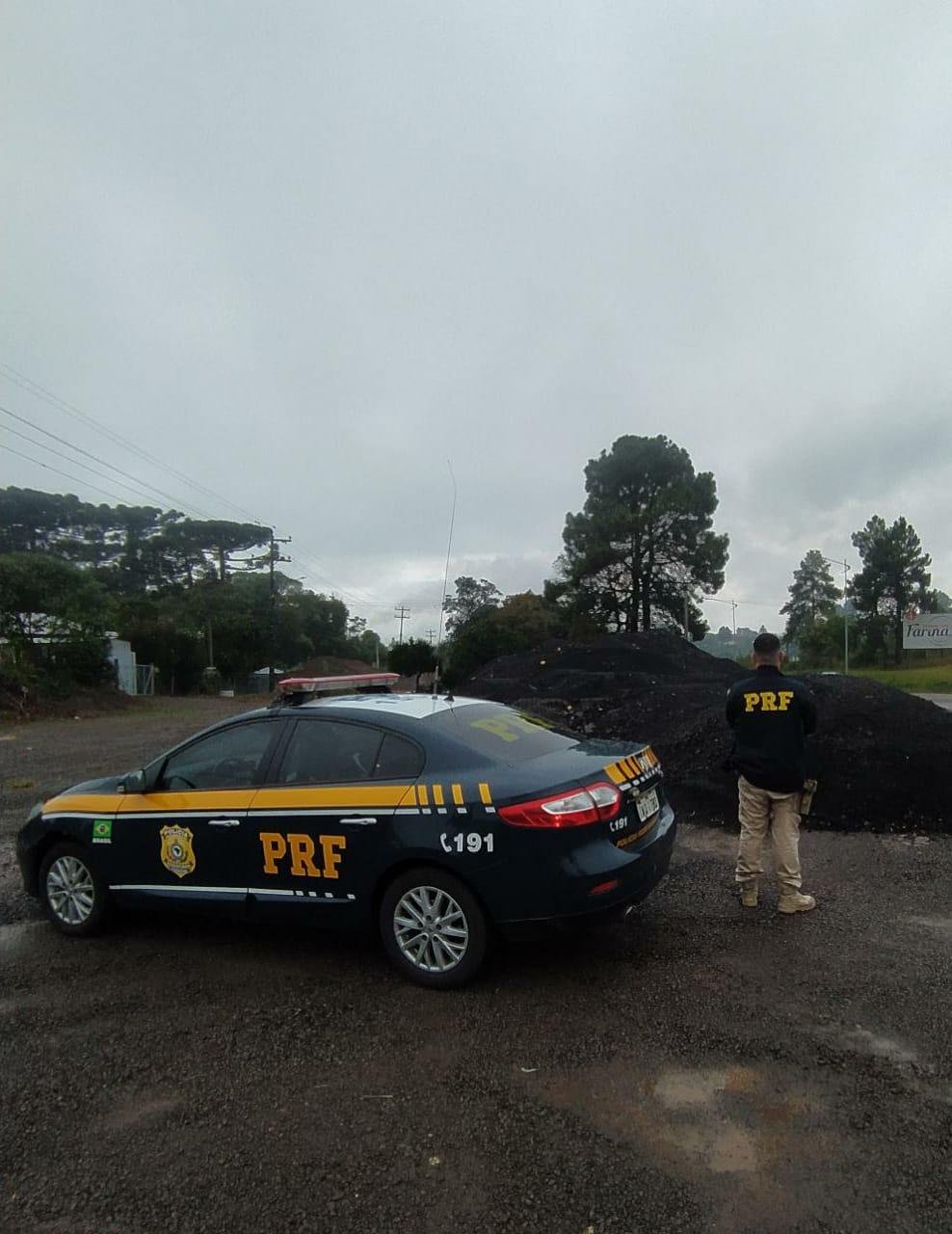 O material asf&aacute;ltico furtado tem um valor aproximado de R$ 3.400,00. O homem pagou fian&ccedil;a de R$ 2 mil e vai responder em liberdade provis&oacute;ria