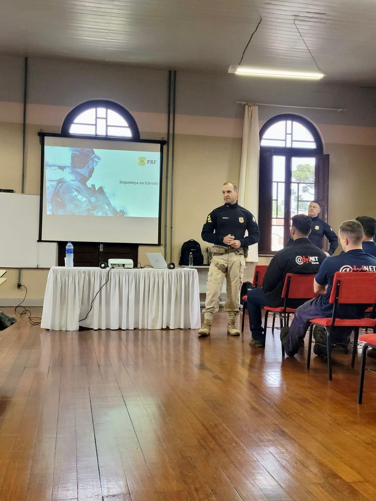 Algumas das a&ccedil;&otilde;es da PRF incluem intensifica&ccedil;&atilde;o da fiscaliza&ccedil;&atilde;o nas rodovias, palestras, campanhas educativas, distribui&ccedil;&atilde;o de materiais informativos e participa&ccedil;&atilde;o em eventos comunit&aacute;rios.