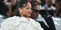 Rihanna e  ASAP Rocky marcaram presença no Met Gala no Metropolitan Museu