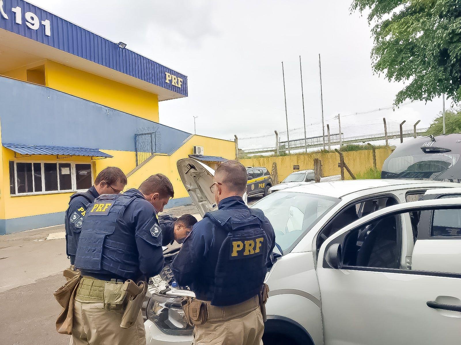 O homem de 41 anos, natural de Porto Alegre, foi detido enquanto realizava transporte de passageiros por aplicativo em um Mobi, que havia sido furtado em janeiro deste ano, em Canoas.