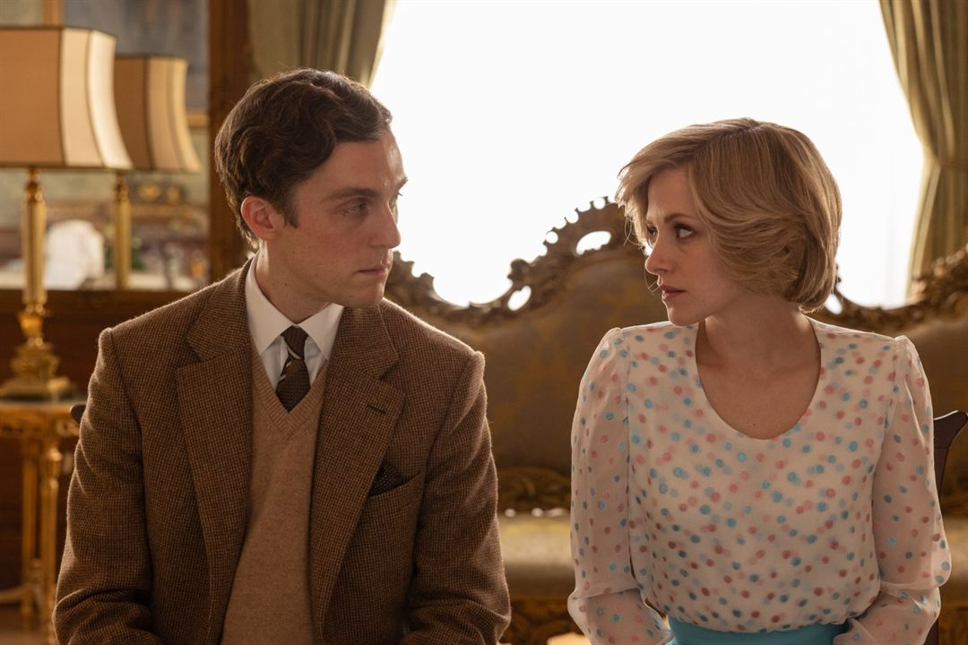 Cena do filme 'Spencer':  Charles (Jack Farthing) e Diana (Kristen Stewart)