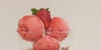 Receita de sorvete não tem glúten, nem lactose e pode ser feita com morango, com uva ou com cacau