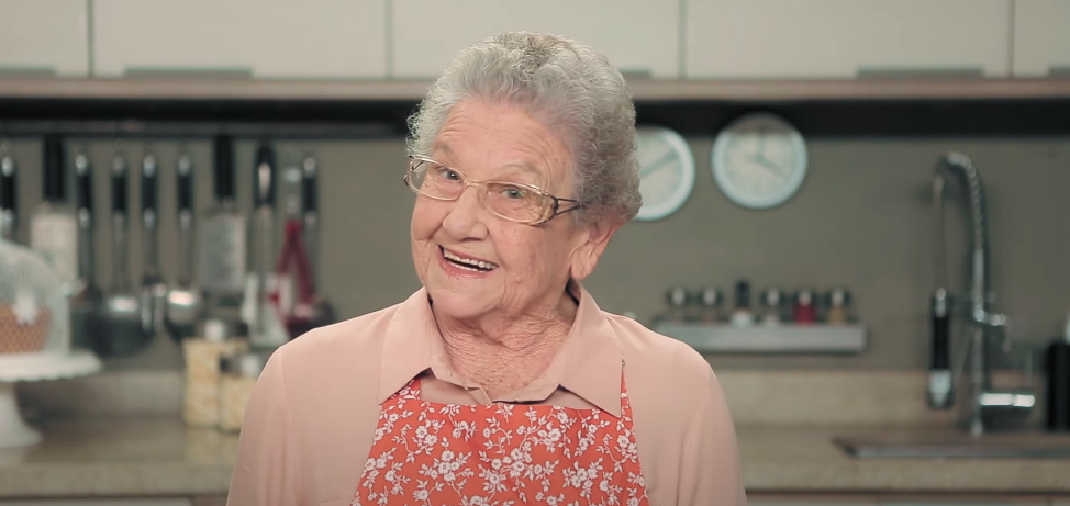 A apresentadora Palmira Nery da Silva Onofre, a Vov&oacute; Palmirinha, morreu neste domingo, dia 7,