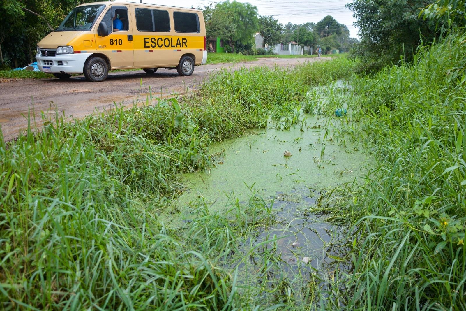 Valas tamb&eacute;m encheram d'&aacute;gua em vias como a Comiss&aacute;rio Paulo Pires e Dorvalina Rodrigues de Freitas