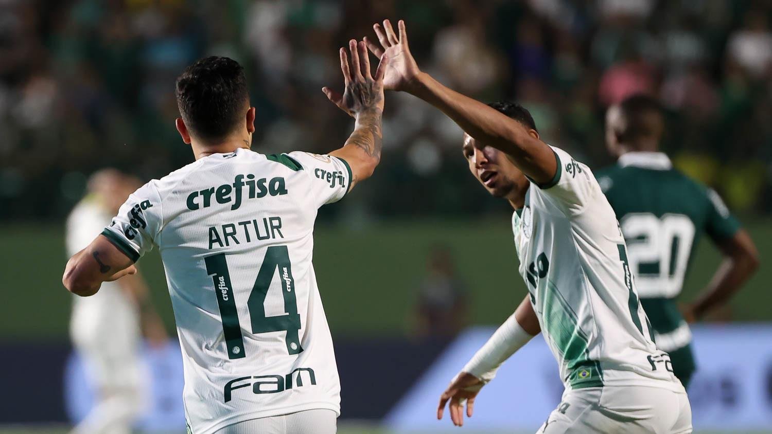 Palmeiras goleou o Goi&aacute;s por 5 a 0 em Goi&acirc;nia