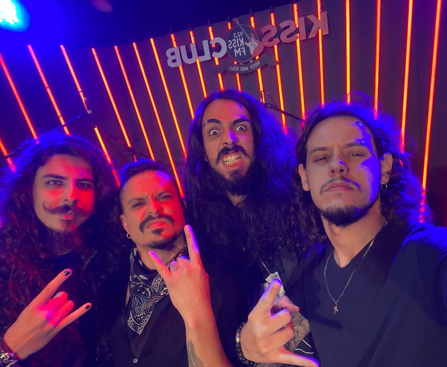 A Madame Chaos prev&ecirc; lan&ccedil;ar este ano um EP com m&uacute;sicas que pretendem explicar o porque de a banda se identificar como &ldquo;Metalhard&rdquo;