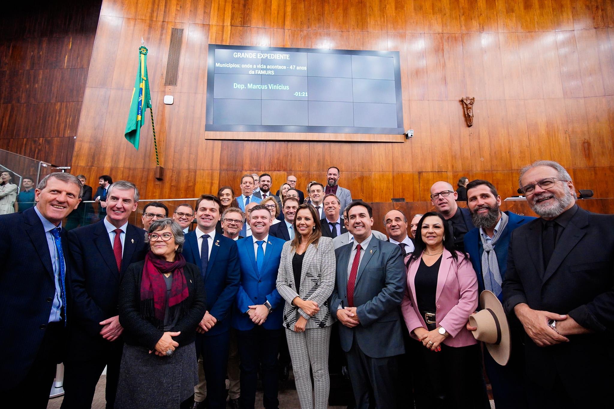 Dirigentes da Famurs e deputados no Grande Expediente da Assembleia