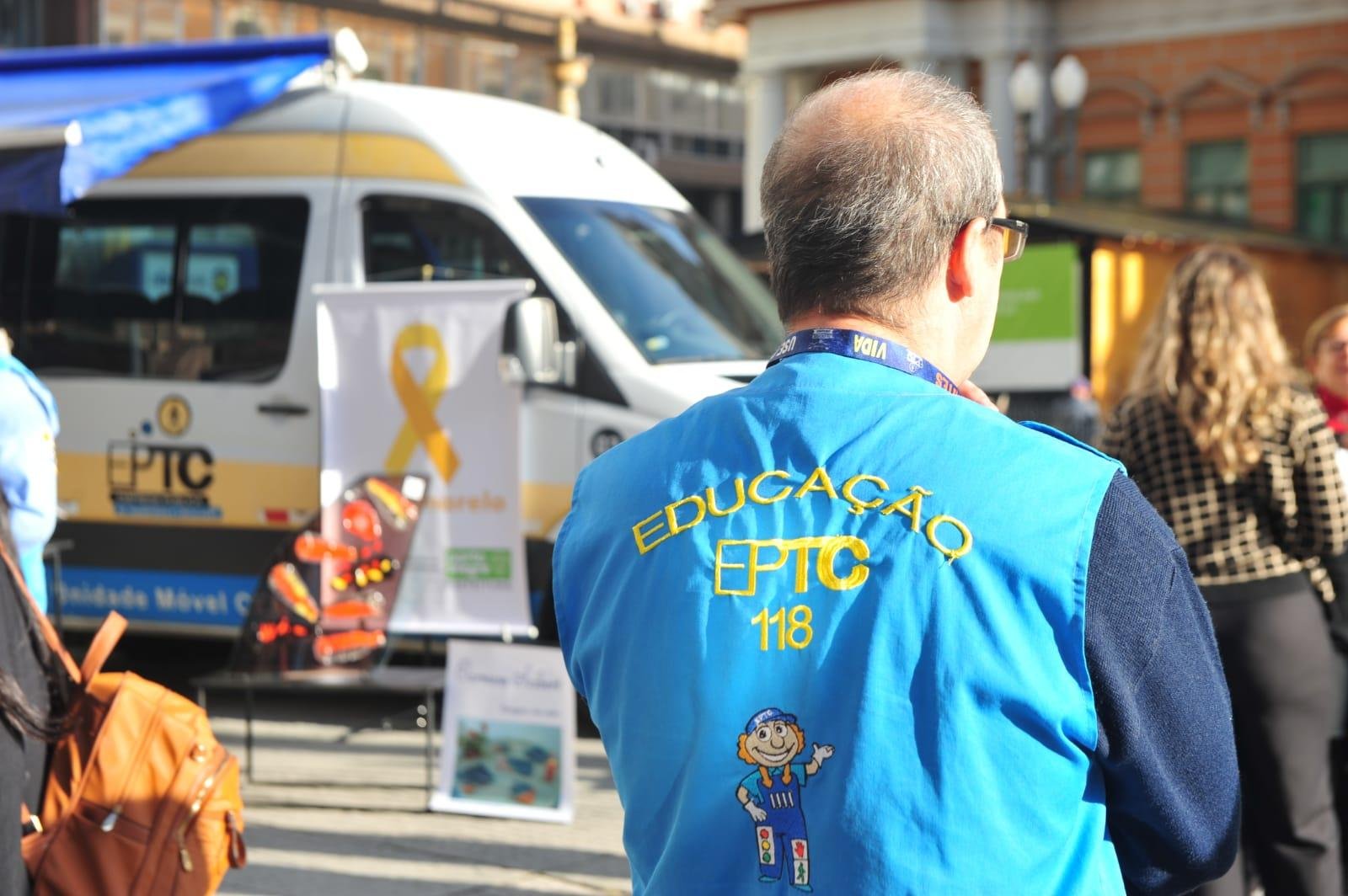 Essa a&ccedil;&atilde;o mundial de conscientiza&ccedil;&atilde;o realiza diversas atividades para sensibilizar os motoristas, ciclistas e pedestres sobre a necessidade de respeitar as leis de tr&acirc;nsito e adotar comportamentos mais seguros