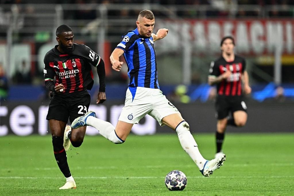Dzeko marcou um dos gols do jogo