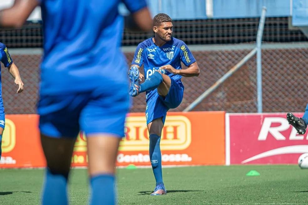 Raphael Rodrigues teve seu contrato suspenso pelo Ava&iacute;