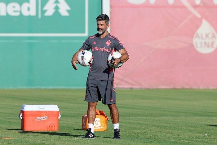 Jean Carlo Louren&ccedil;o est&aacute; de sa&iacute;da do clube