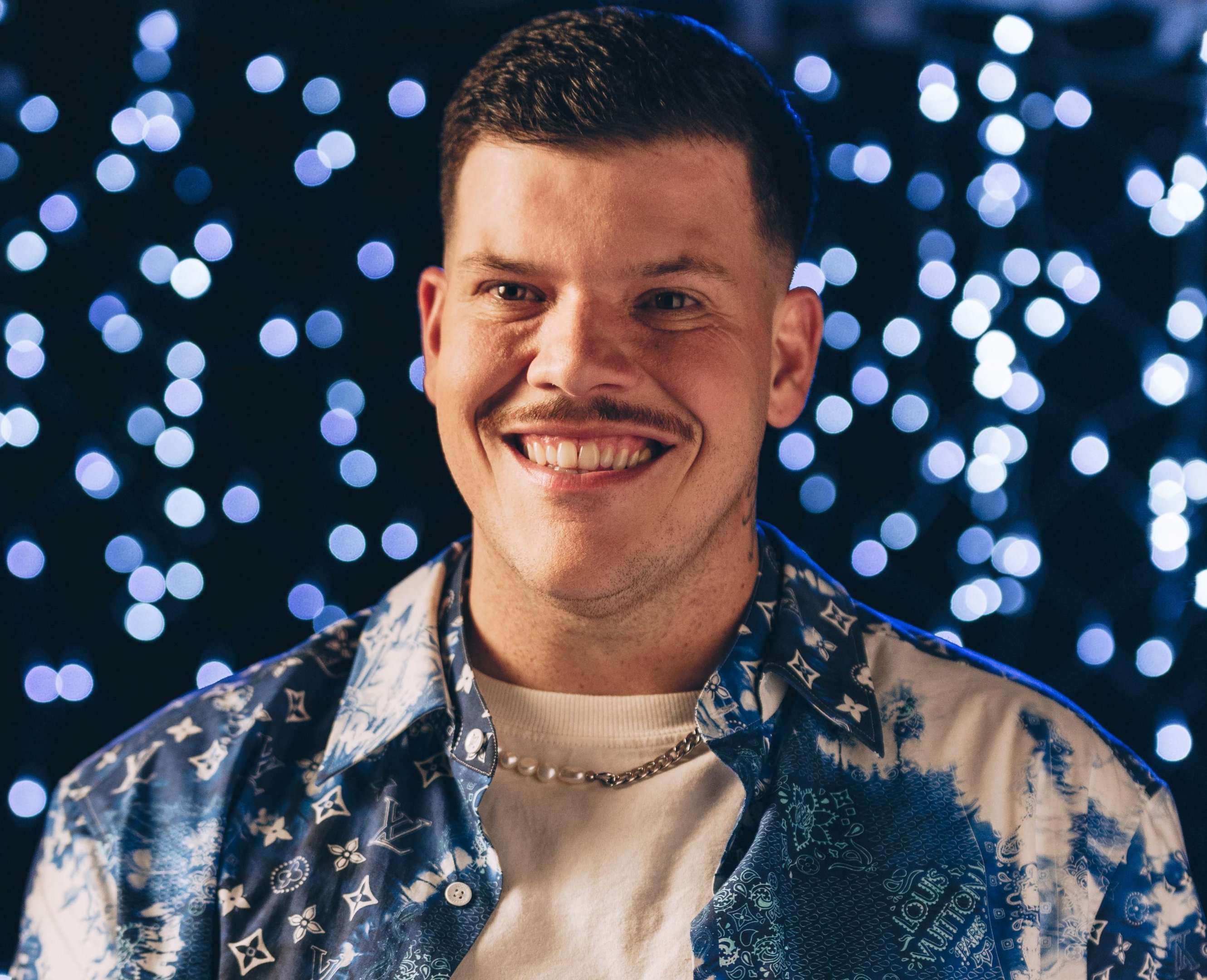 Ferrugem gravou a m&uacute;sica para Tha&iacute;s Vasconcellos, com quem &eacute; casado h&aacute; cinco anos