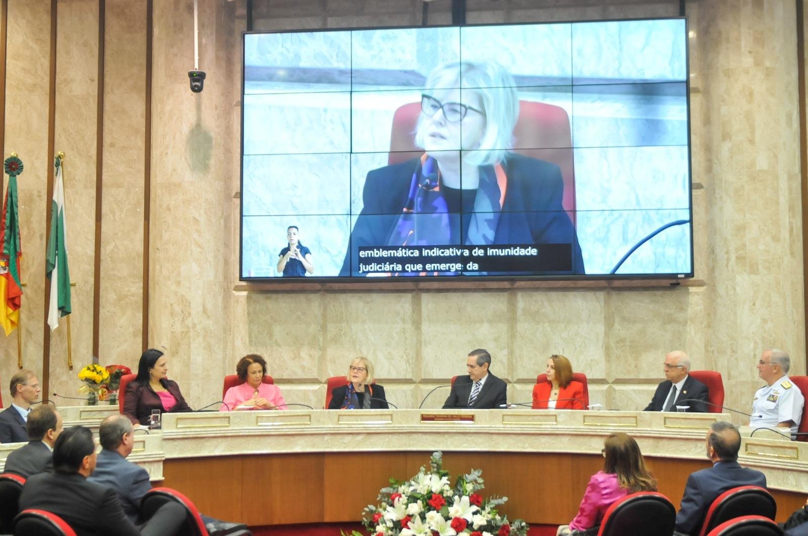 Ministra afirmou que &eacute; preciso defender a democracia como contraponto a campanhas de desinforma&ccedil;&atilde;o