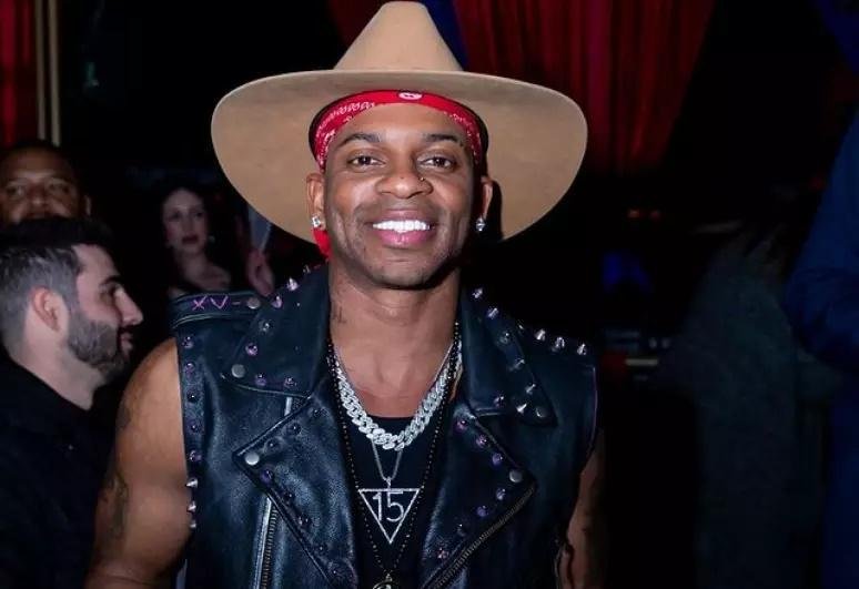 Cantor Jimmie Allen &eacute; acusado por sua ex-empres&aacute;ria de estupro