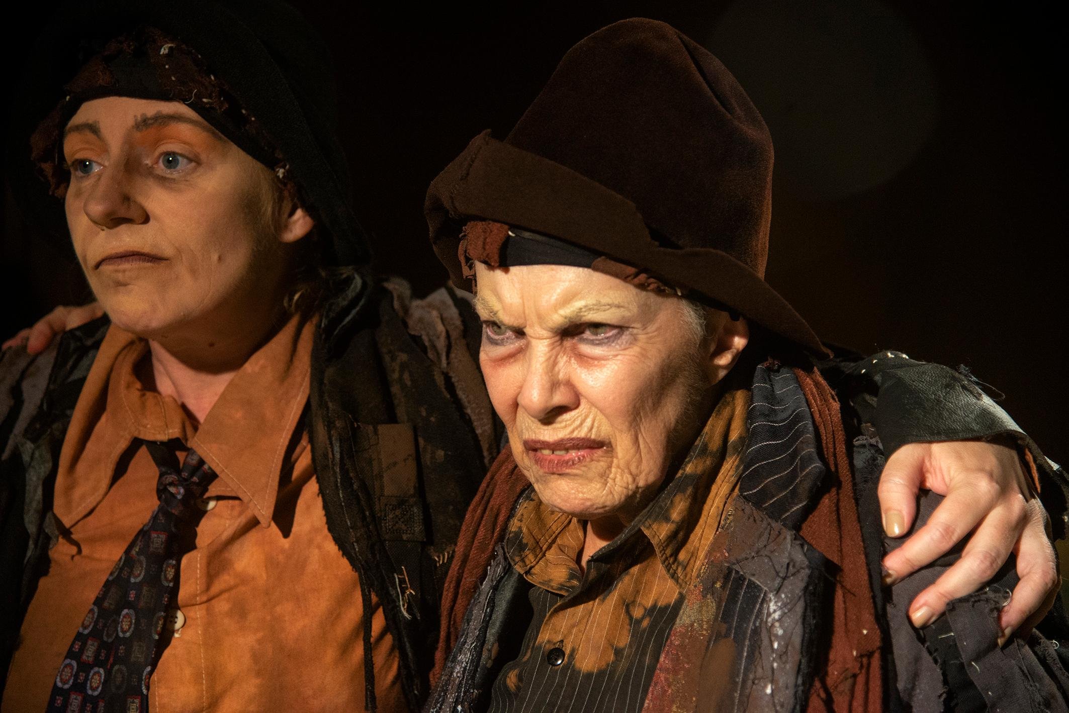Jana&iacute;na Pellizzon e Sandra Dani protagonizam "Esperando Godot", cuja primeira temporada se encerrou na semana passada