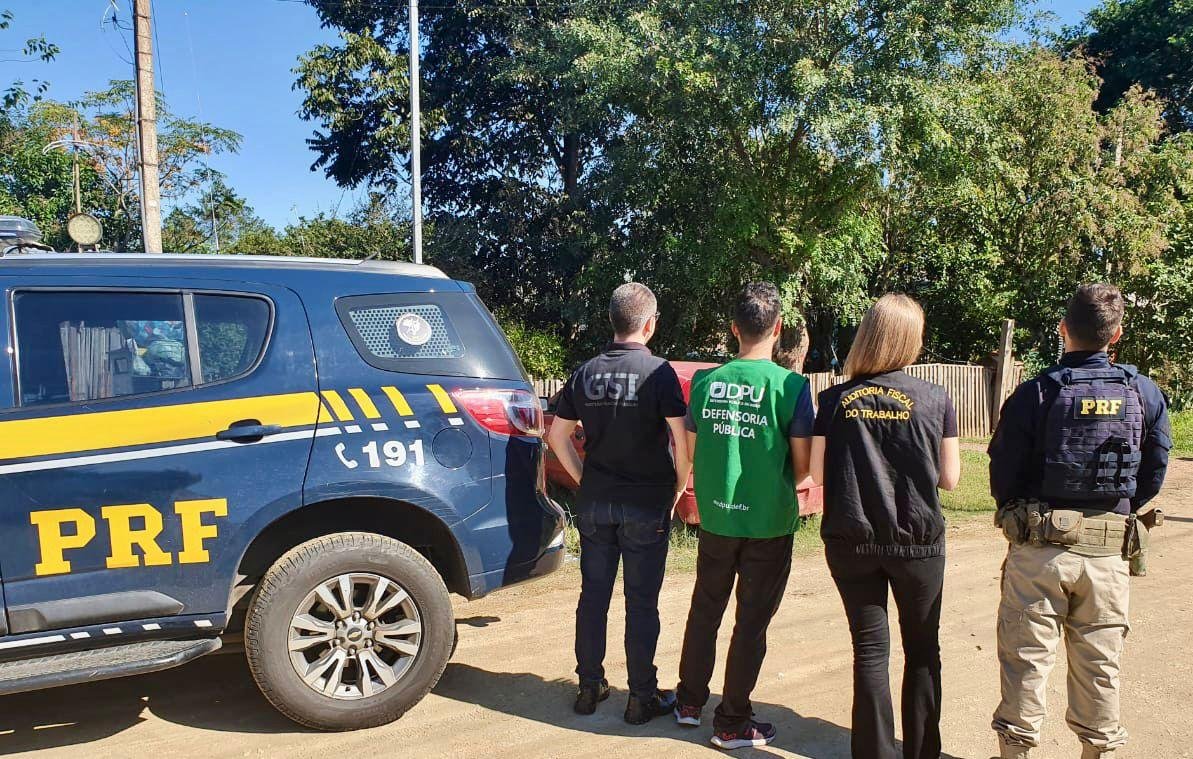 Houve a fiscaliza&ccedil;&atilde;o de tr&ecirc;s resid&ecirc;ncias em Porto Alegre, Canoas e Eldorado do Sul, e um s&iacute;tio em Triunfo.