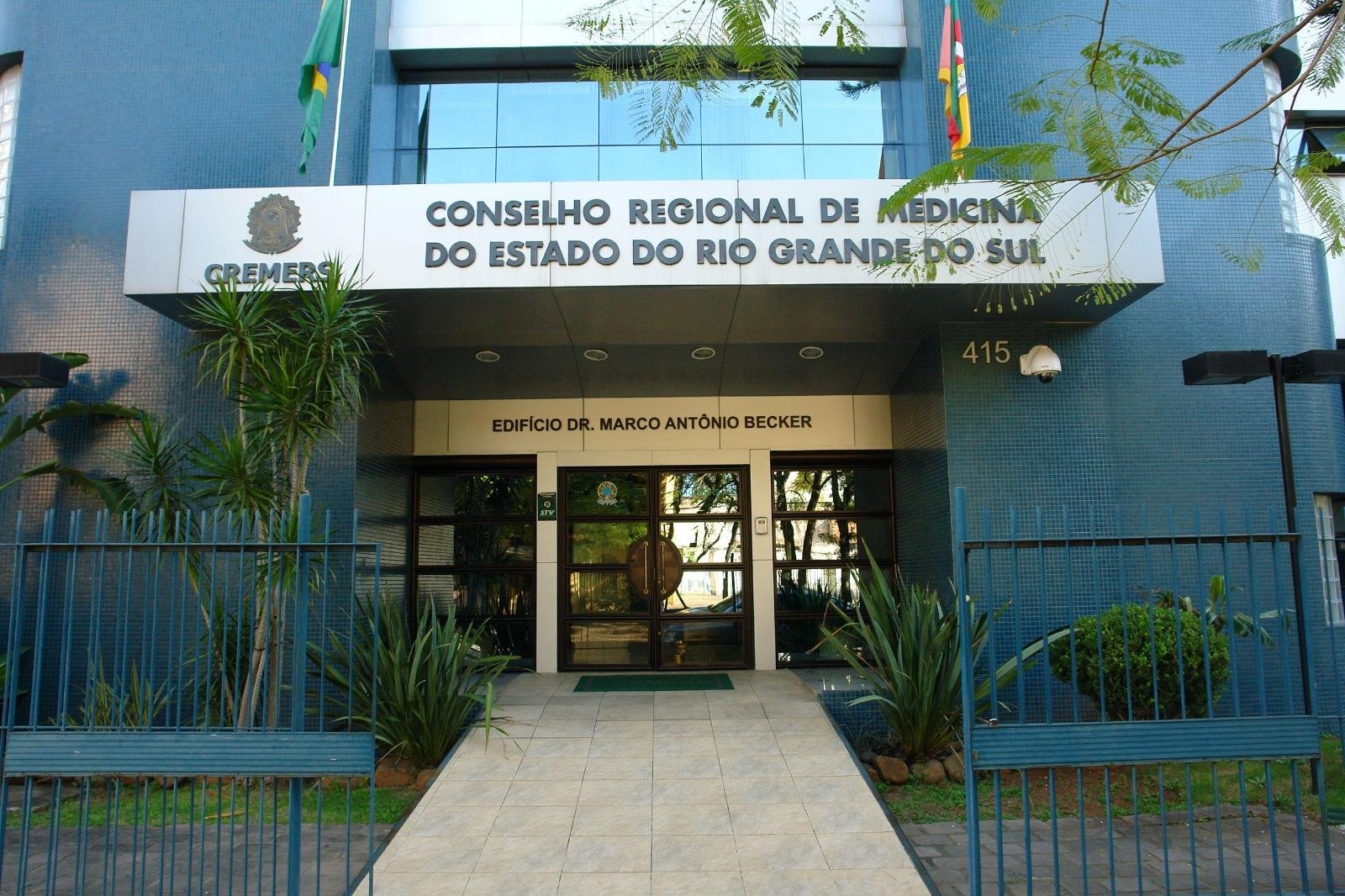 Policiais federais verificaram o local onde as chamas se alastraram e observaram imagens das c&acirc;meras de monitoramento