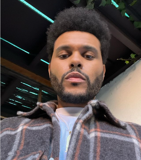 O m&uacute;sico The Weeknd surgiu em suas redes sociais com o nome de batismo,  Abel Tesfaye, e tamb&eacute;m come&ccedil;ou a investir na carreira de ator