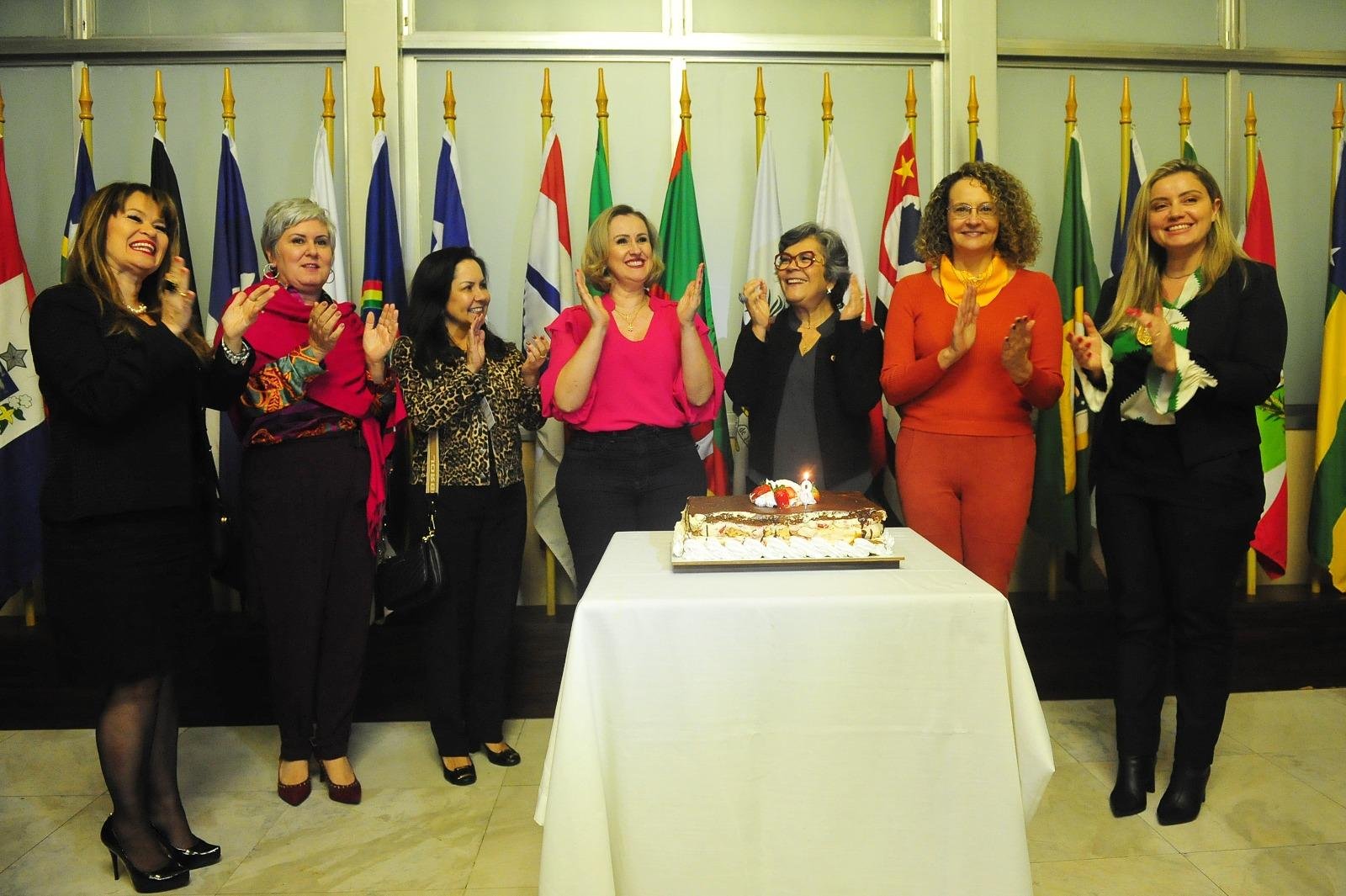 A Procuradoria Especial da Mulher &eacute; um &oacute;rg&atilde;o institucional criado em 15 de maio de 2015 com o prop&oacute;sito de zelar pela participa&ccedil;&atilde;o mais efetiva de deputadas nos &oacute;rg&atilde;os p&uacute;blicos e nas atividades da ALRS.