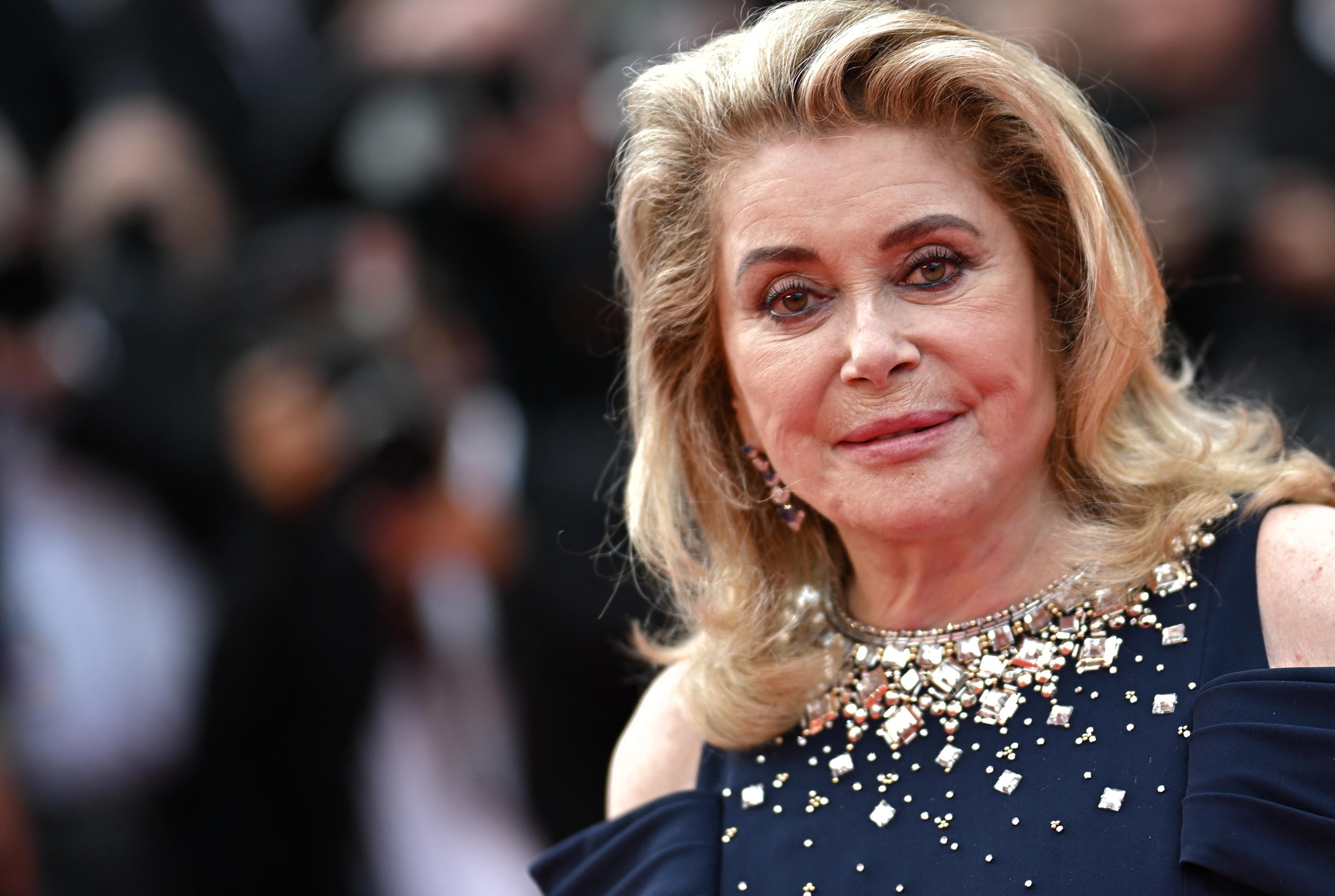 Atriz francesa Catherine Deneuve chega para a cerim&ocirc;nia de abertura do festival