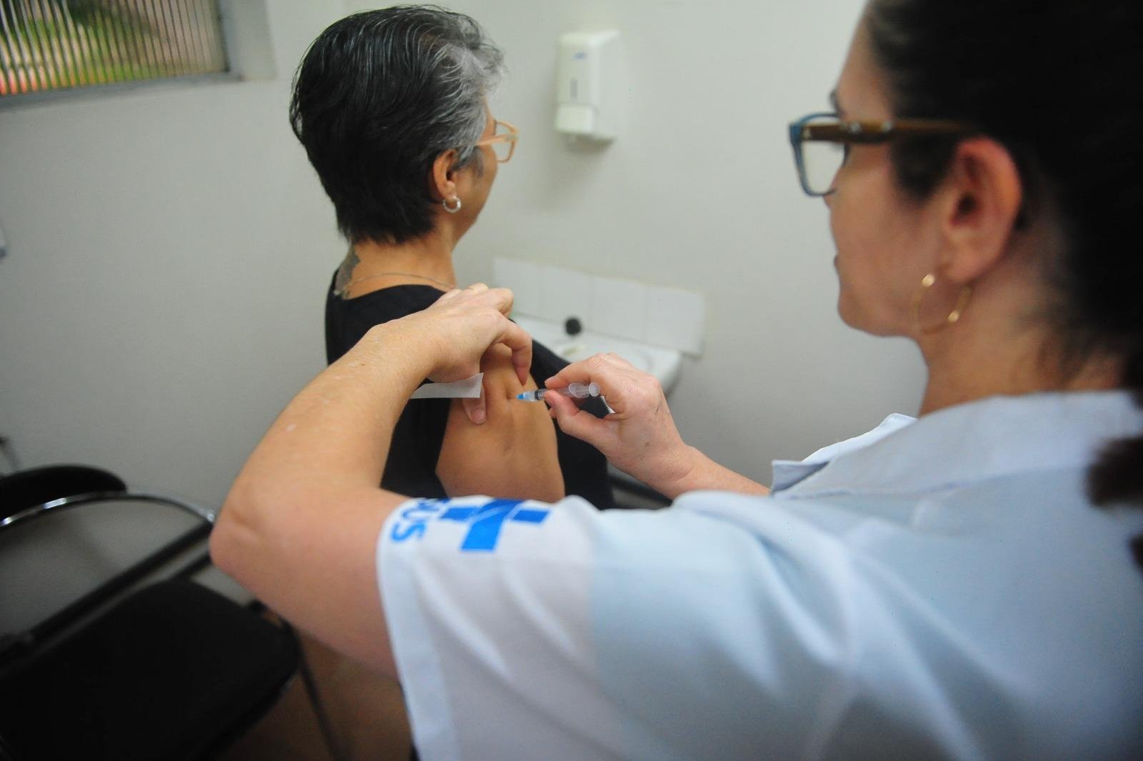 Vacina &eacute; ofertada em todas as unidades de sa&uacute;de da cidade