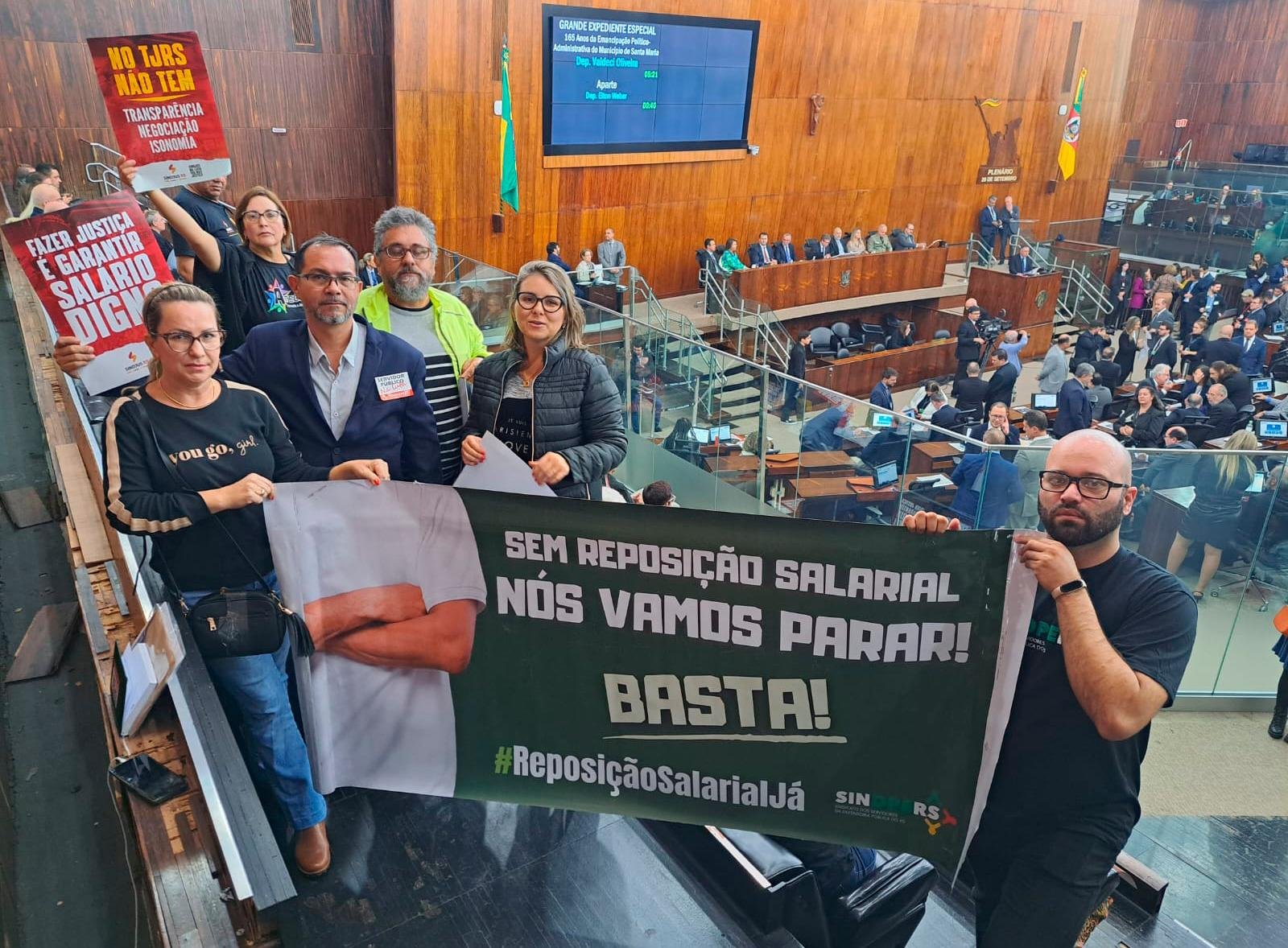 Servidores da DPE/RS se unem a servidores do TJRS e do MPRS em atos por reposi&ccedil;&atilde;o salarial.
