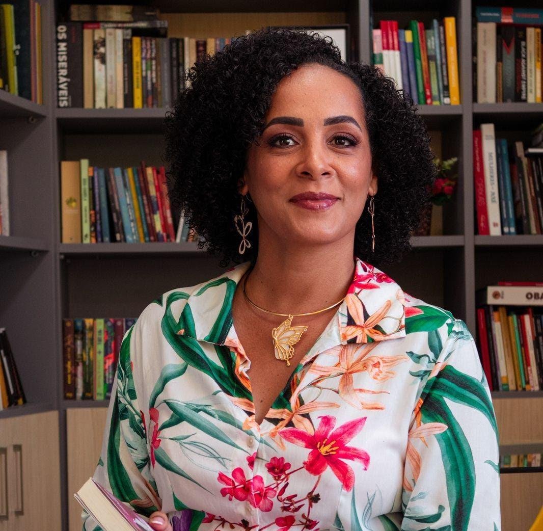 A promotora L&iacute;via &eacute; uma das 100 pessoas de descend&ecirc;ncia africana mais influentes do mundo