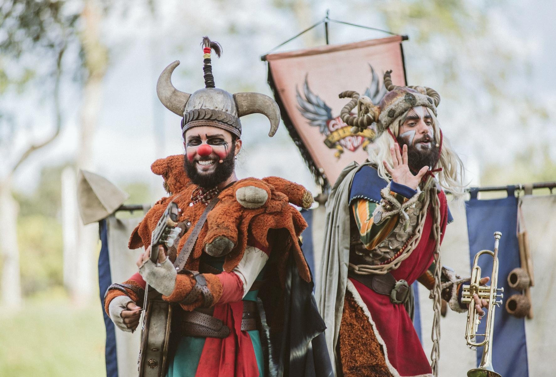 'Vikings e o Reino Saqueado', da Cia. Os Palha&ccedil;os de Rua (PR), gratuito no domingo