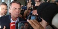 Após visita ao gabinete do filho Flávio, no Senado, Bolsonaro falou com jornalistas