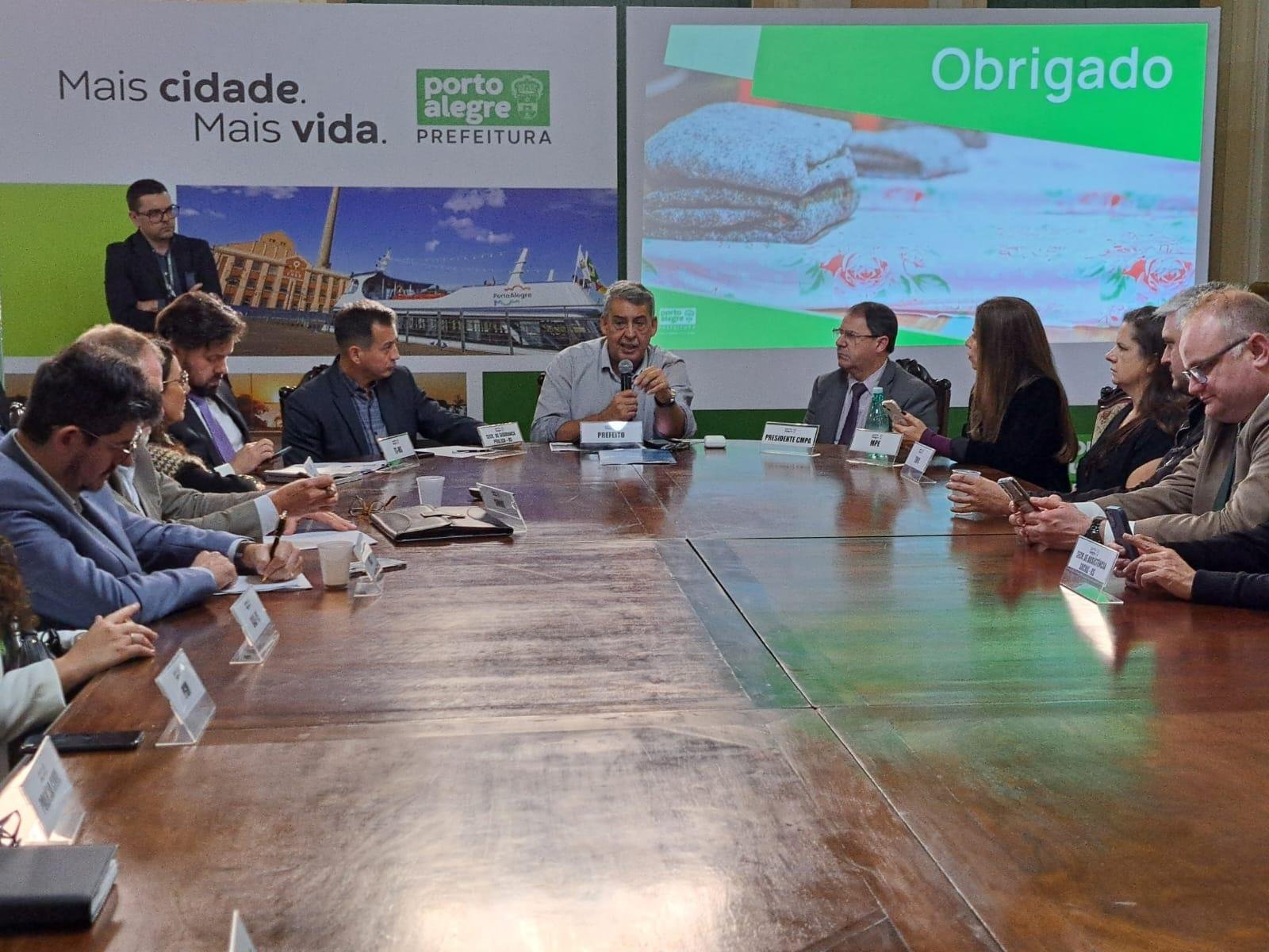 Prefeito da Capital, Sebasti&atilde;o Melo, pediu apoio de &oacute;rg&atilde;os e institui&ccedil;&otilde;es presentes para retirar das ruas a popula&ccedil;&atilde;o que vive nessa situa&ccedil;&atilde;o em Porto Alegre.