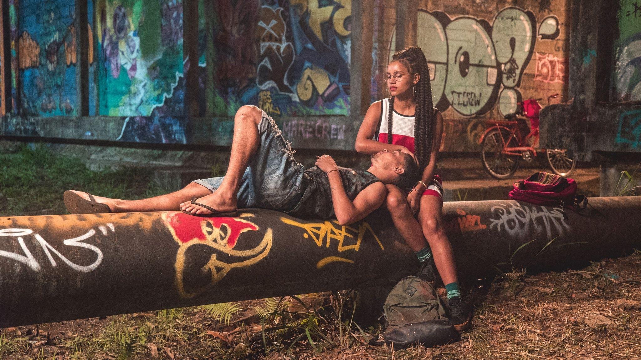 Gabriel Knoxx e Gleici Damasceno em cena de 'Noites Alien&iacute;genas'