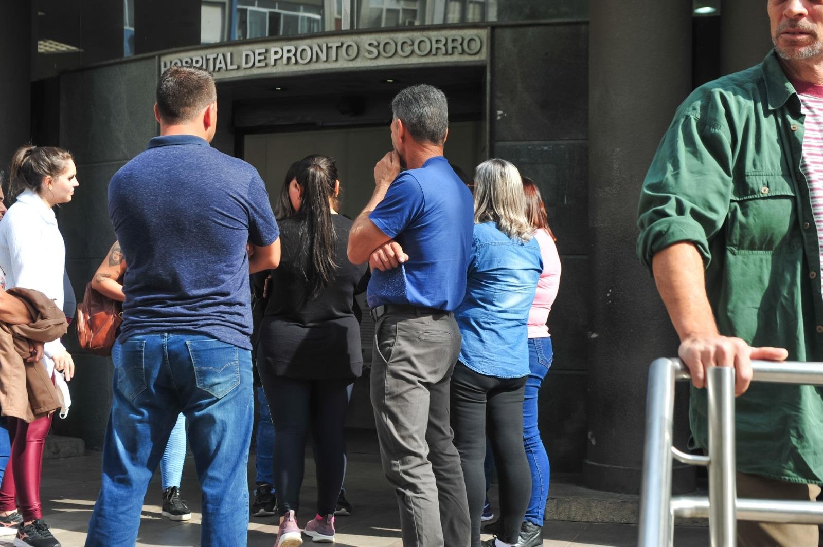 Conforme as entidades, o hospital convive h&aacute; tr&ecirc;s semanas com uma rotina de lota&ccedil;&atilde;o de leitos na emerg&ecirc;ncia