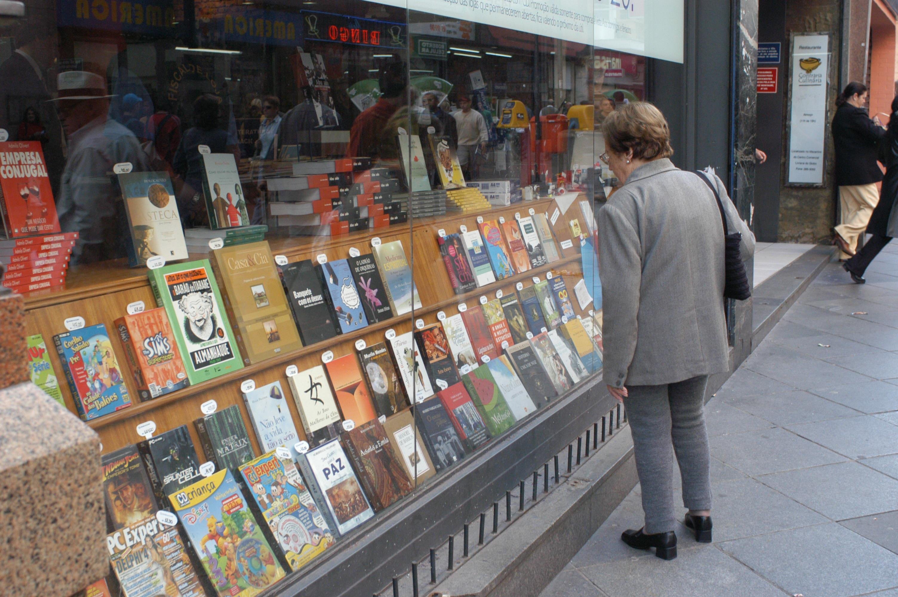 A venda em livrarias f&iacute;sicas perde mercado para as virtuais