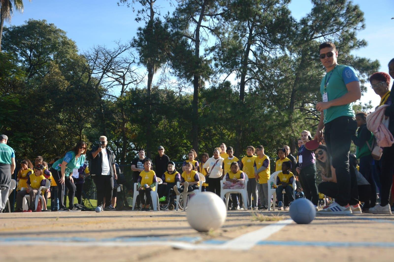 Bocha, atletismo, futebol 7 e v&ocirc;lei sentado ocorreram em todo o espa&ccedil;o, que fica no Parque da Reden&ccedil;&atilde;o