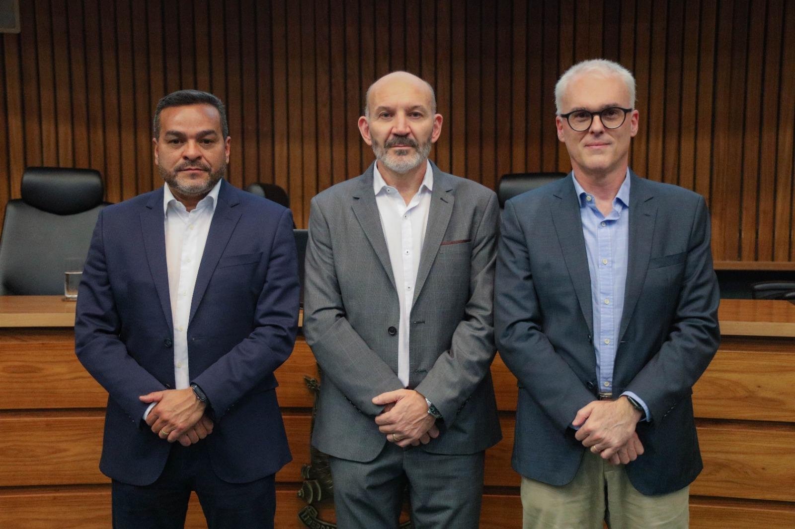 Saltz &eacute; graduado em Ci&ecirc;ncias Jur&iacute;dicas e Sociais pela PUCRS