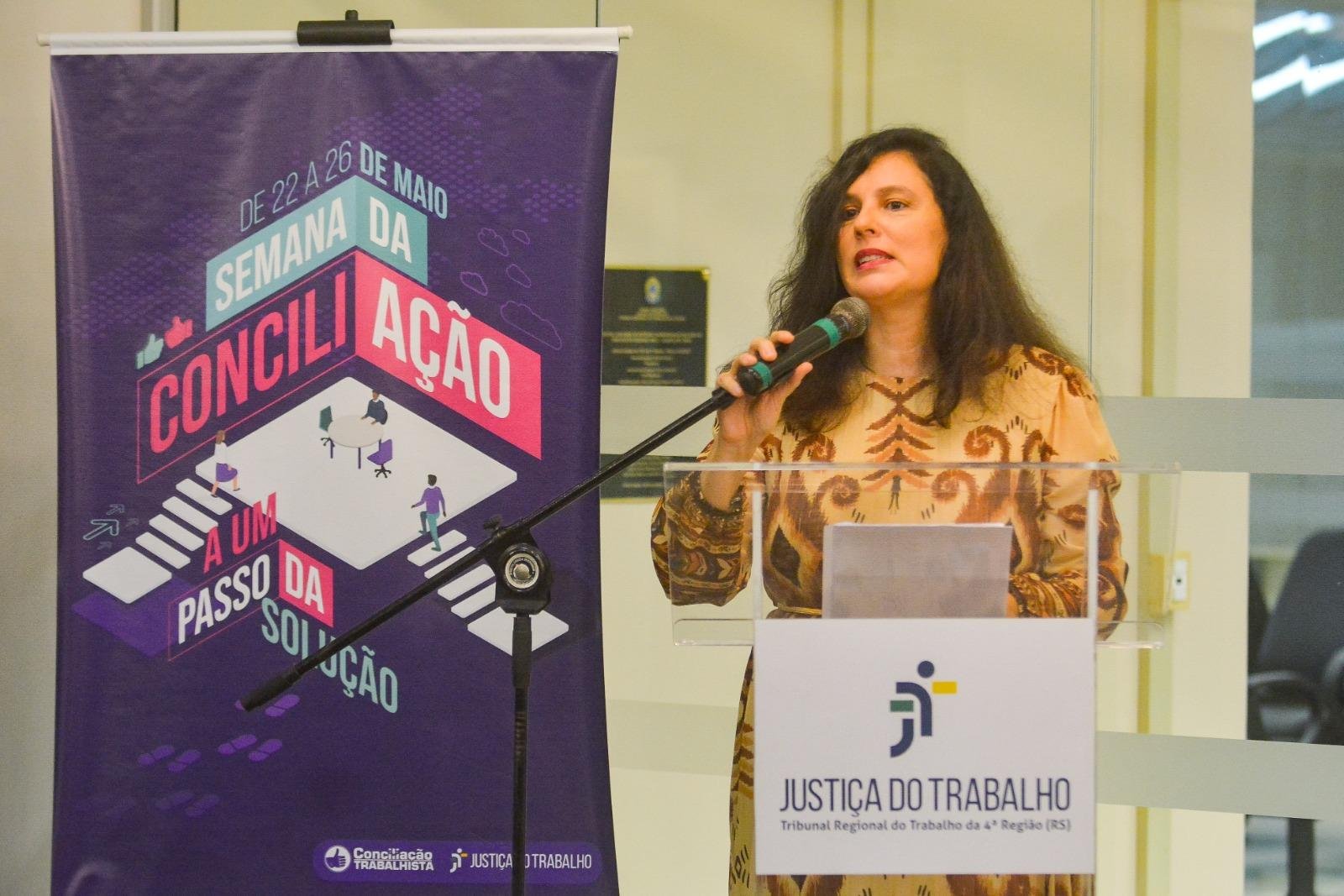 Desembargadora Luciane Cardoso Barzotto coordena os trabalhos e a pol&iacute;tica de concilia&ccedil;&atilde;o no TRT-4