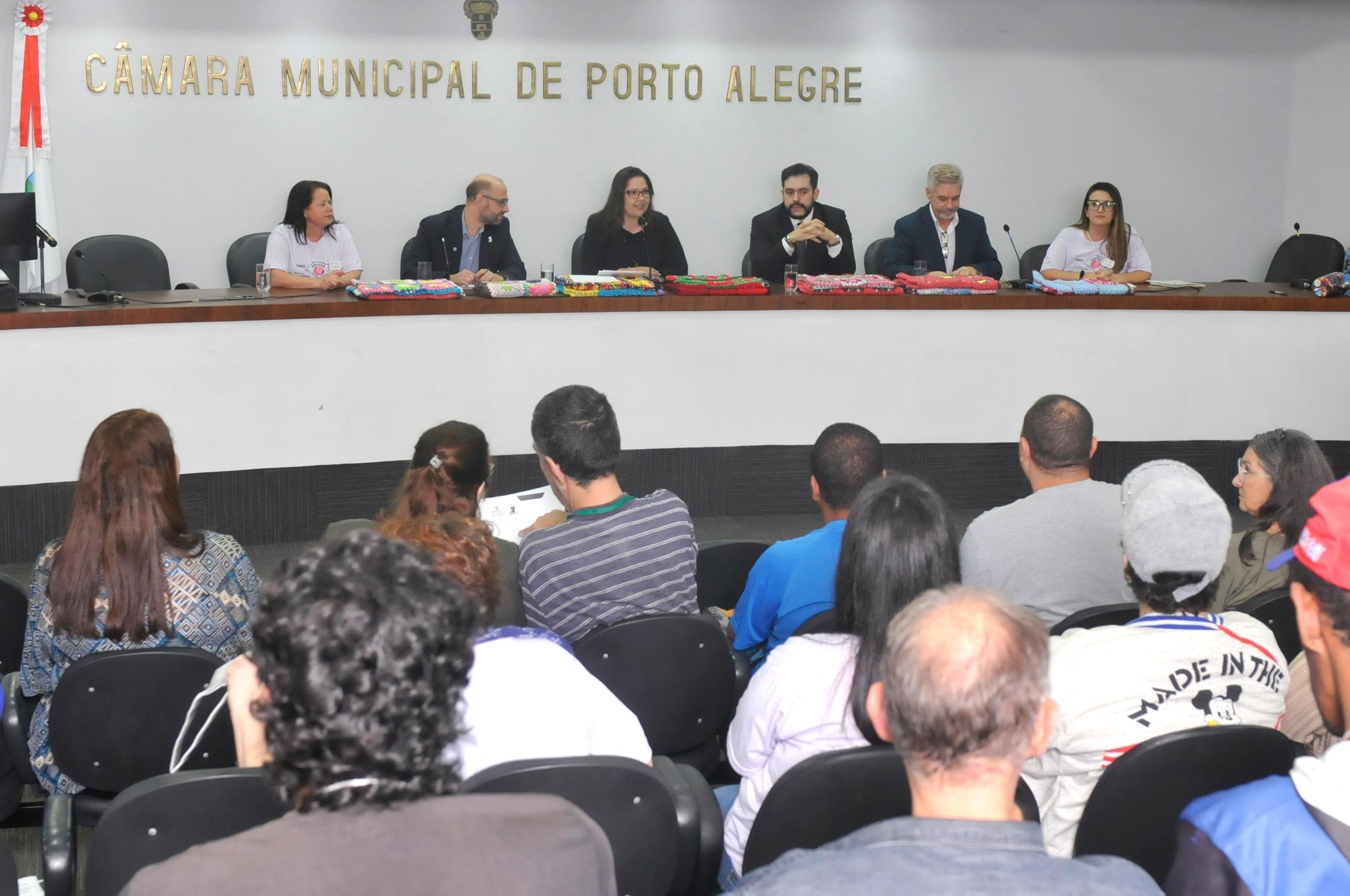 Plen&aacute;rio Ana Terra, na C&acirc;mara de Vereadores, ficou lotado durante programa&ccedil;&atilde;o em alus&atilde;o ao Dia Mundial da Pessoa com Esquizofrenia.