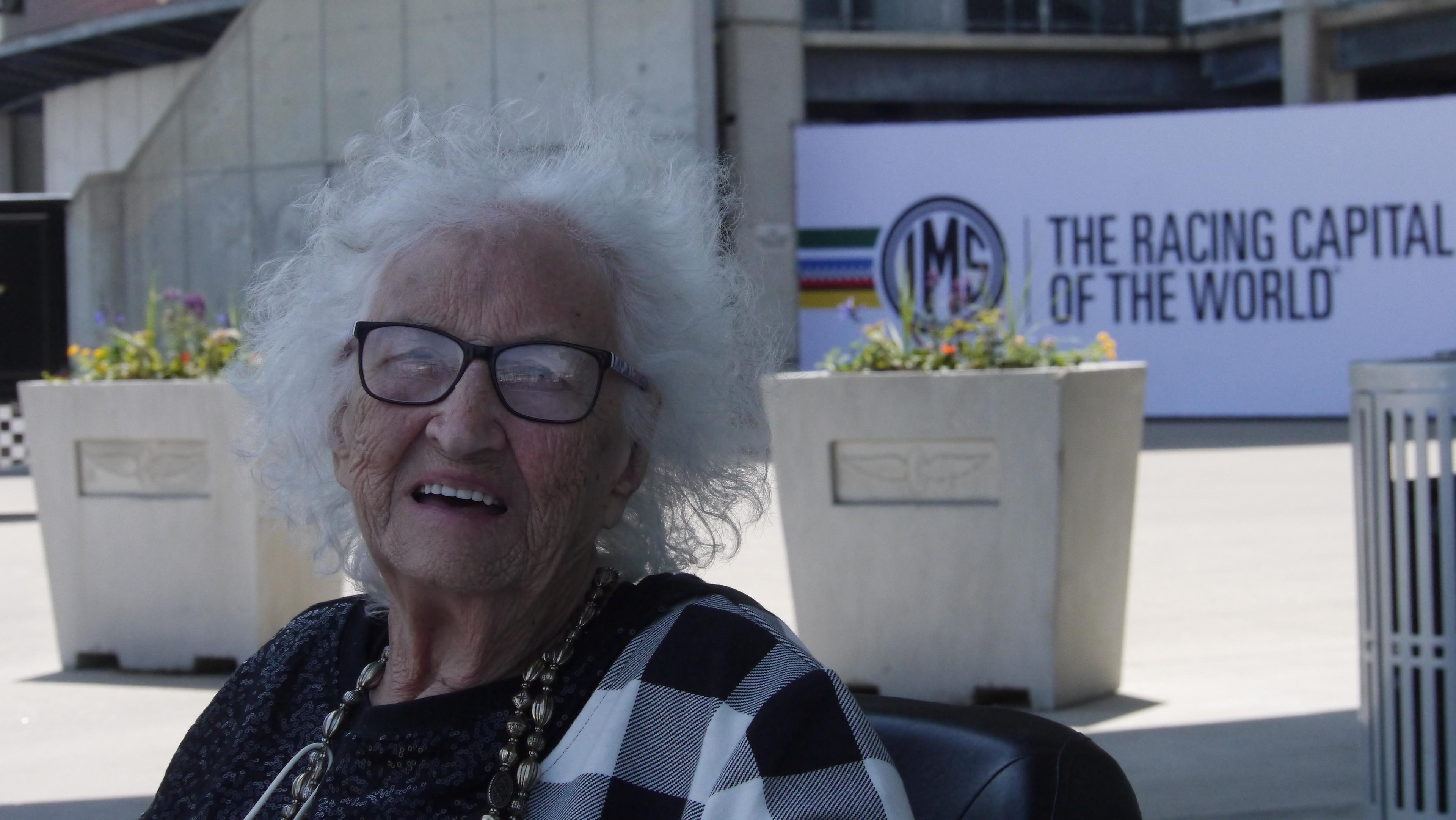 Jeanetta Holden registra as lendas em suas colchas